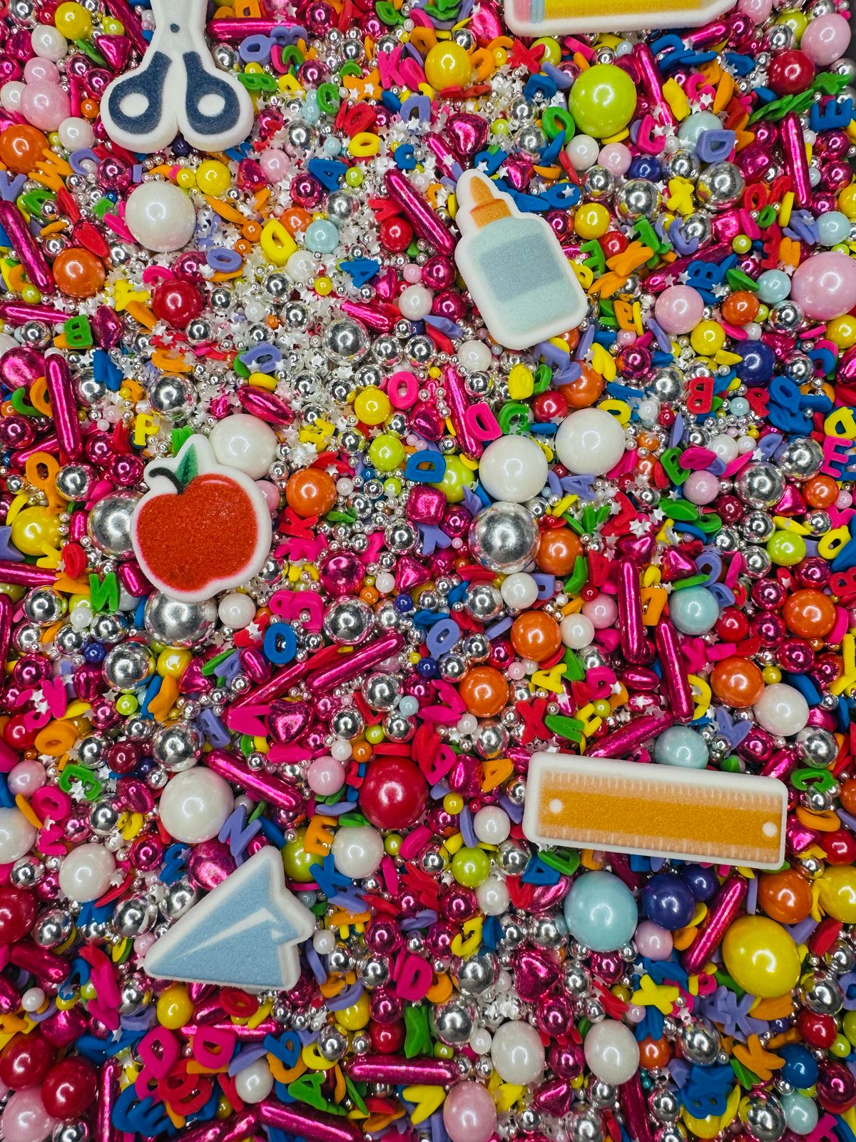 Sprinkles dia del maestro con figuras icing