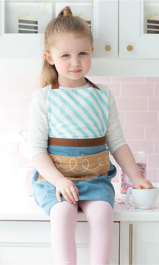 SWEETAPOLITA™ SIGNATURE APRON BUNDLE NIÑA| MILK CHOCOLATE SQUIGGLE